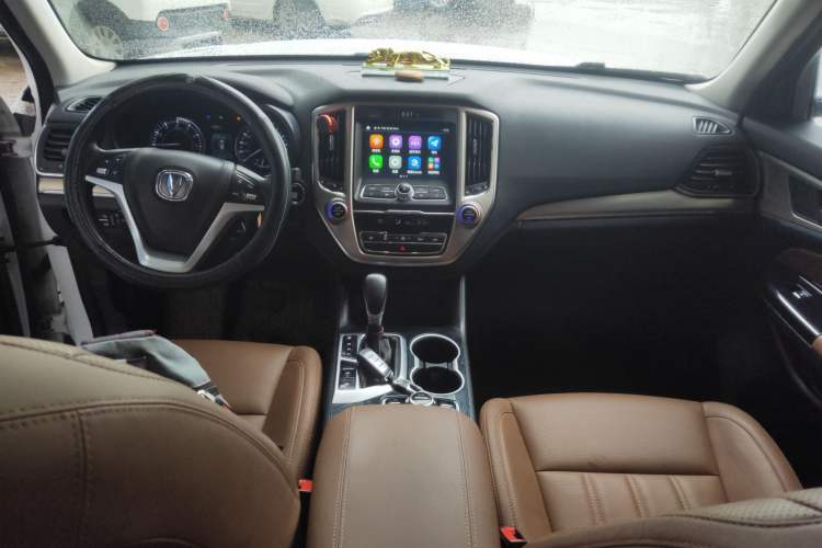 Used CHANGAN CS95 2017 2.0T Two-Wheel Drive Zhitu Edition Center Console