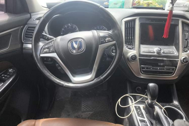 Used CHANGAN CS95 2017 2.0T Two-Wheel Drive Zhiyuan Edition Center Console
