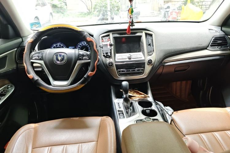 Used CHANGAN CS95 2017 2.0T Two-Wheel Drive Smart Enjoyment Version Center Console