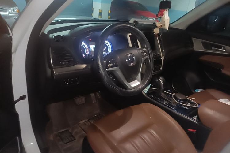 Used CHANGAN CS95 2017 2.0T Two-Wheel Drive Zhitu Edition Center Console