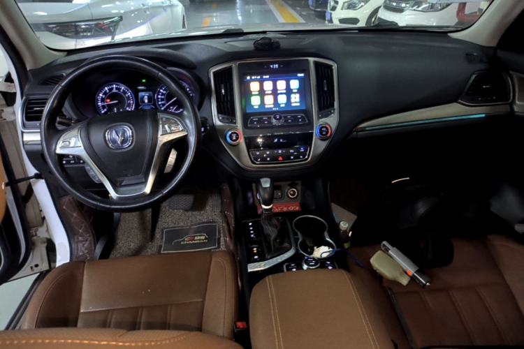 Used CHANGAN CS95 2017 2.0T Four-Wheel Drive ZhiZun Edition Center Console