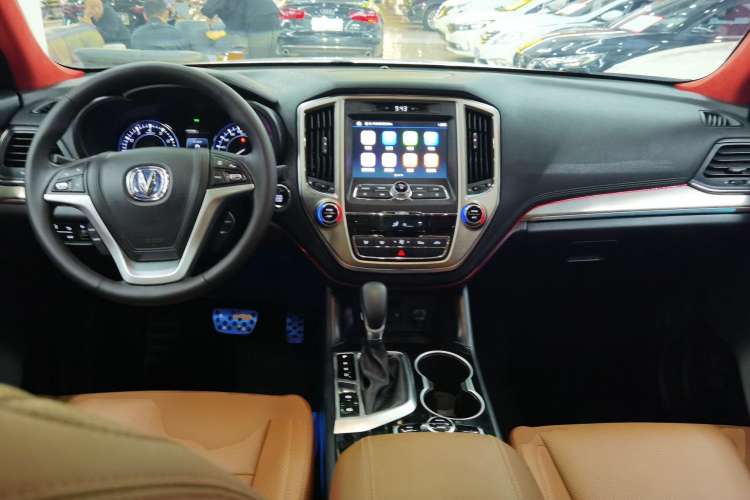 Used CHANGAN CS95 2017 2.0T Two-Wheel Drive Zhitu Edition Center Console