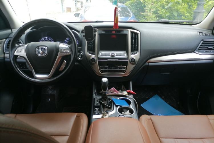 Used CHANGAN CS95 2017 2.0T Four-Wheel Drive ZhiZun Edition Center Console