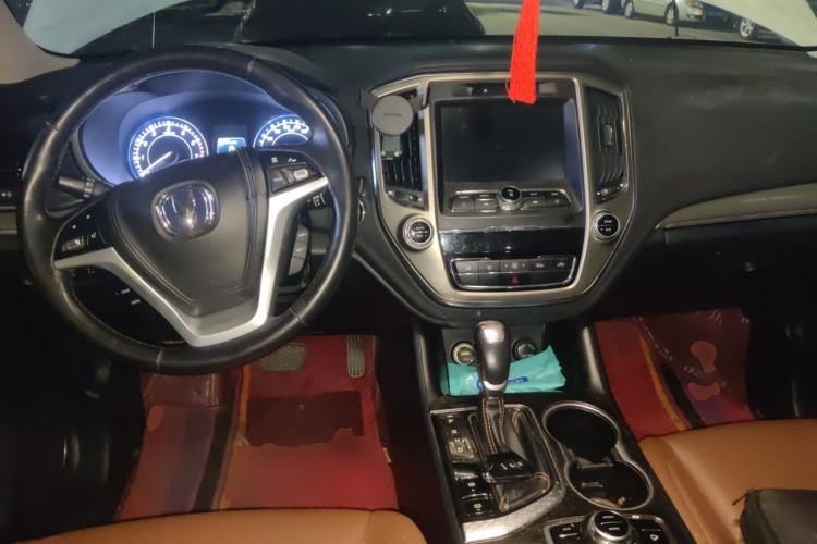 Used CHANGAN CS95 2017 2.0T Two-Wheel Drive Zhituo Edition Center Console