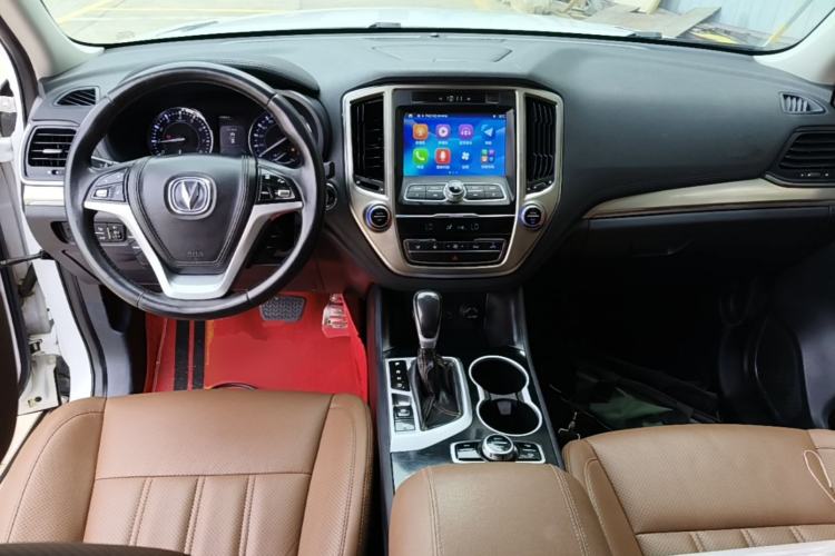 Used CHANGAN CS95 2017 2.0T Four-Wheel Drive SmartDrive Edition Center Console
