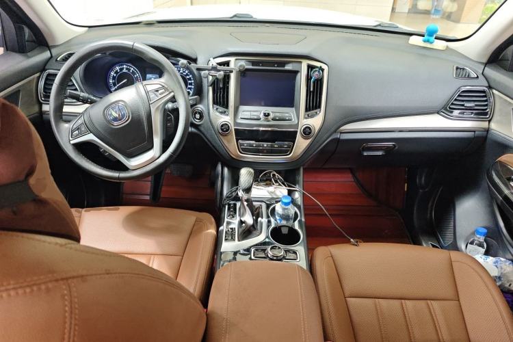 Used CHANGAN CS95 2017 2.0T Four-Wheel Drive SmartDrive Edition Center Console