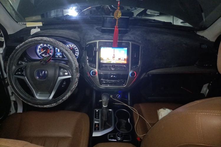 Used CHANGAN CS95 2017 2.0T Two-Wheel Drive Zhiyuan Edition Center Console
