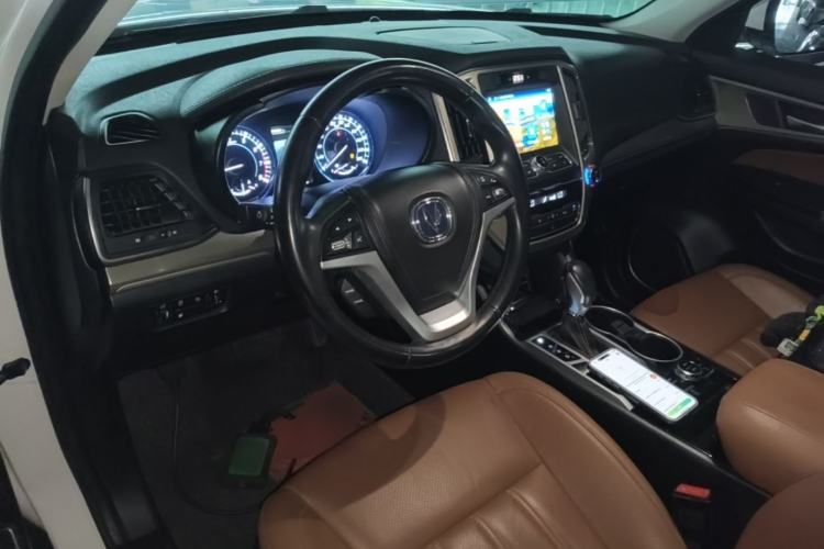 Used CHANGAN CS95 2017 2.0T Two-Wheel Drive Zhiyuan Edition Center Console