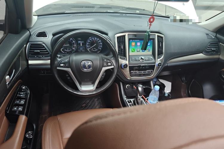 Used CHANGAN CS95 2017 2.0T Four-Wheel Drive Smart Edition Center Console