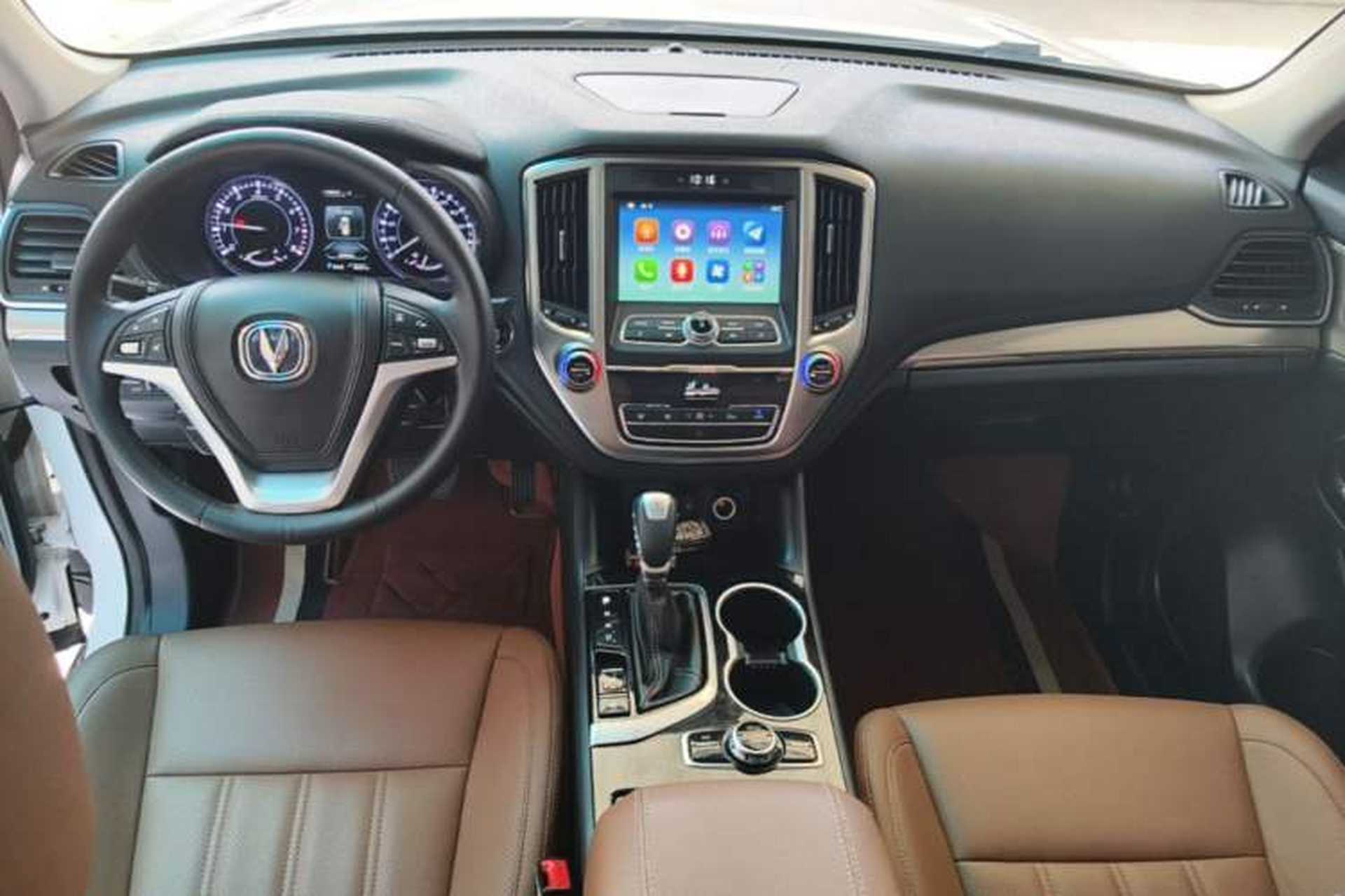 Used CHANGAN CS95 2017 2.0T Two-Wheel Drive Zhitu Edition Center Console