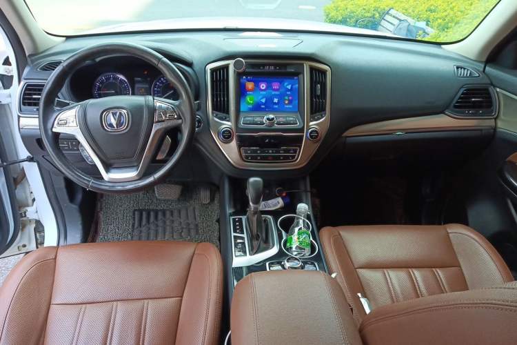 Used CHANGAN CS95 2017 2.0T Four-Wheel Drive ZhiZun Edition Center Console