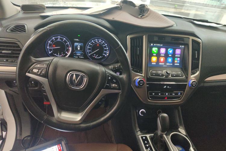 Used CHANGAN CS95 2017 2.0T Two-Wheel Drive Zhitu Edition Center Console