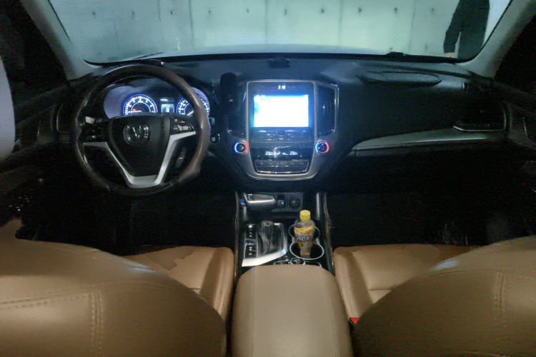 Used CHANGAN CS95 2017 2.0T Two-Wheel Drive Zhitu Edition Center Console