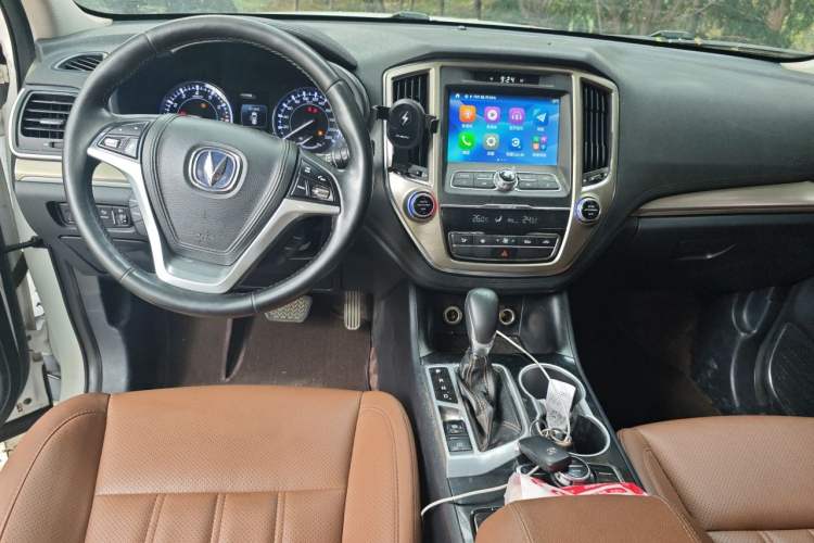 Used CHANGAN CS95 2017 2.0T Two-Wheel Drive Zhiyuan Edition Center Console