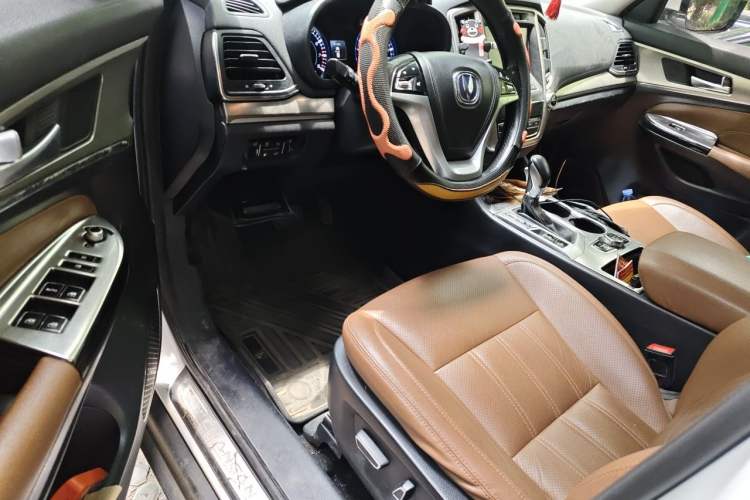Used CHANGAN CS95 2017 2.0T Two-Wheel Drive Smart Enjoyment Version Driver Seat