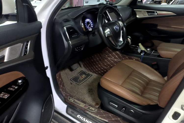 Used CHANGAN CS95 2017 2.0T Four-Wheel Drive ZhiZun Edition Driver Seat