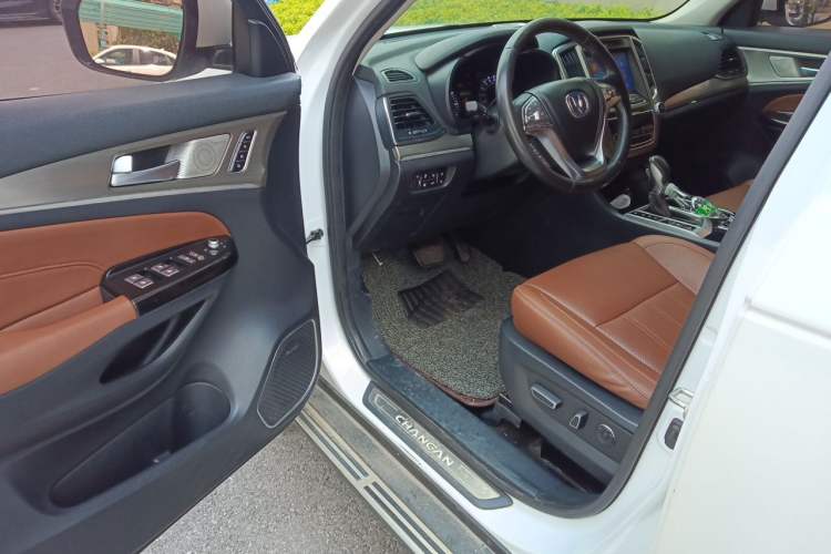 Used CHANGAN CS95 2017 2.0T Four-Wheel Drive ZhiZun Edition Driver Seat