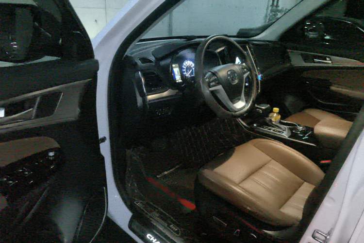 Used CHANGAN CS95 2017 2.0T Two-Wheel Drive Zhitu Edition Driver Seat