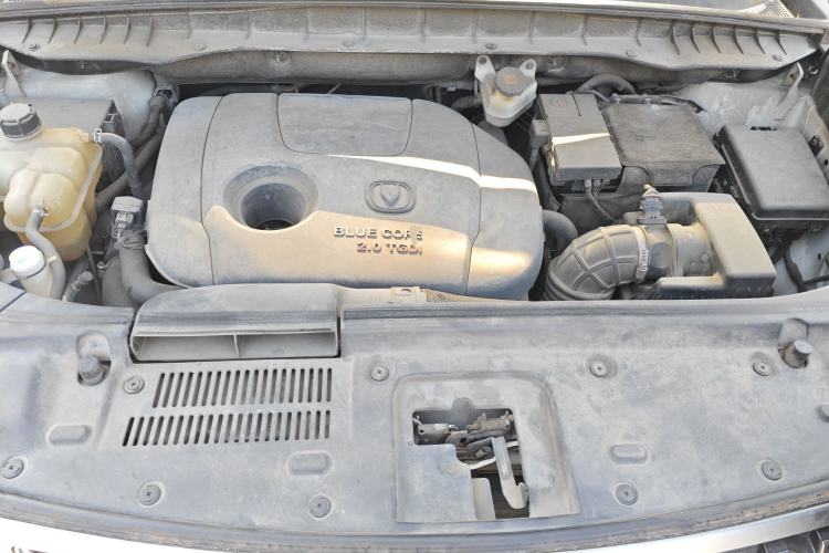 Used CHANGAN CS95 2017 2.0T Two-Wheel Drive Zhiyuan Edition Engine Bay