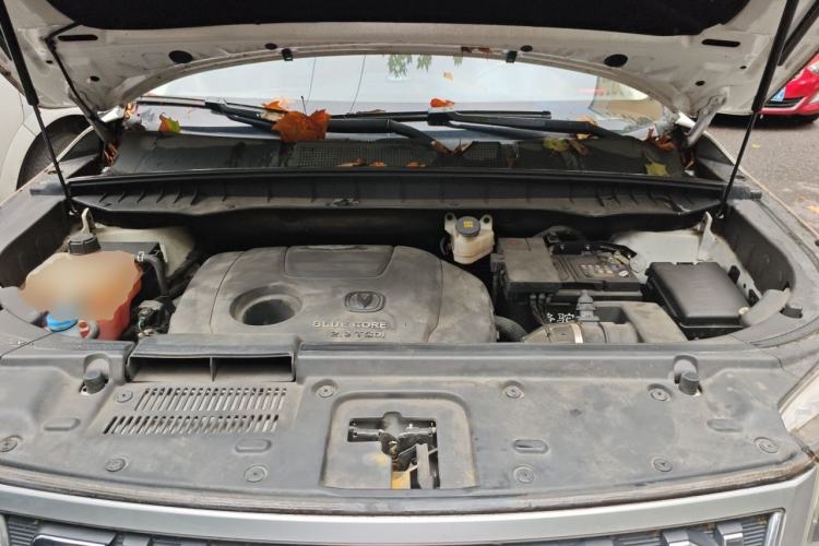 Used CHANGAN CS95 2017 2.0T Four-Wheel Drive SmartDrive Edition Engine Bay
