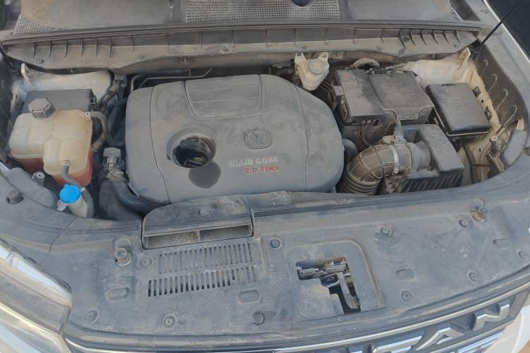 Used CHANGAN CS95 2017 2.0T Four-Wheel Drive ZhiZun Edition Engine Bay