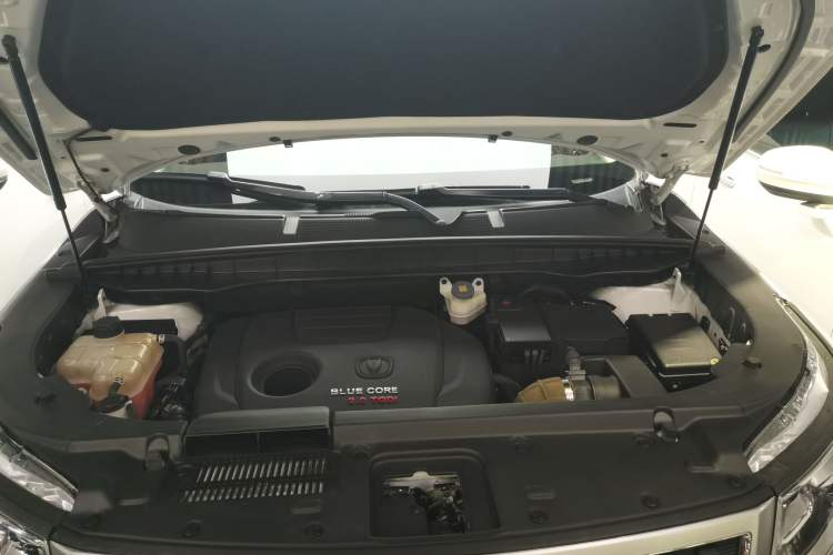 Used CHANGAN CS95 2017 2.0T Two-Wheel Drive Zhitu Edition Engine Bay