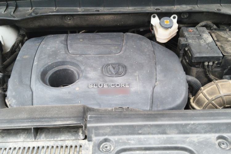 Used CHANGAN CS95 2017 2.0T Two-Wheel Drive Zhiyuan Edition Engine Bay