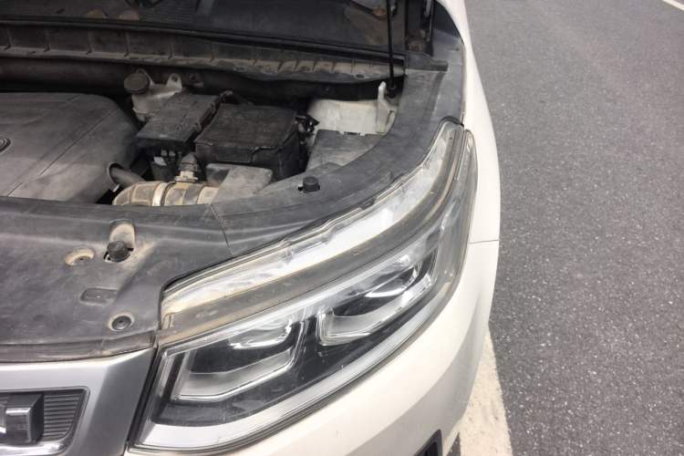 Used CHANGAN CS95 2017 2.0T Two-Wheel Drive Zhiyuan Edition Engine Bay Left