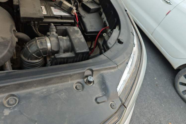 Used CHANGAN CS95 2017 2.0T Four-Wheel Drive ZhiZun Edition Engine Bay Left