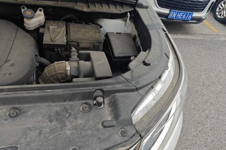 Used CHANGAN CS95 2017 2.0T Four-Wheel Drive SmartDrive Edition Engine Bay Left