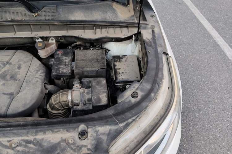 Used CHANGAN CS95 2017 2.0T Four-Wheel Drive ZhiZun Edition Engine Bay Left