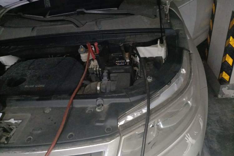 Used CHANGAN CS95 2017 2.0T Two-Wheel Drive Zhiyuan Edition Engine Bay Left