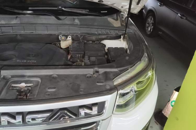 Used CHANGAN CS95 2017 2.0T Two-Wheel Drive Zhiyuan Edition Engine Bay Left