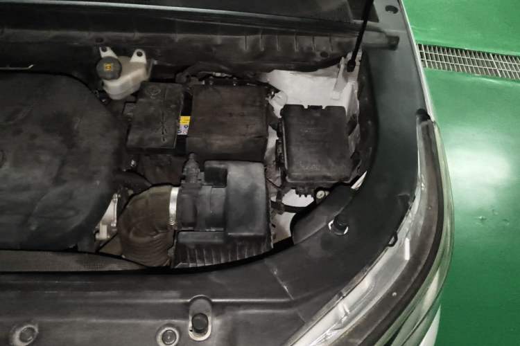 Used CHANGAN CS95 2017 2.0T Two-Wheel Drive Zhituo Edition Engine Bay Left