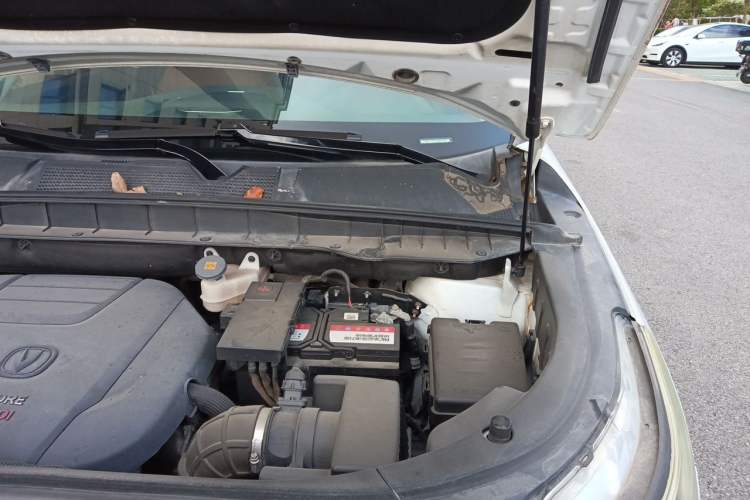Used CHANGAN CS95 2017 2.0T Four-Wheel Drive ZhiZun Edition Engine Bay Left