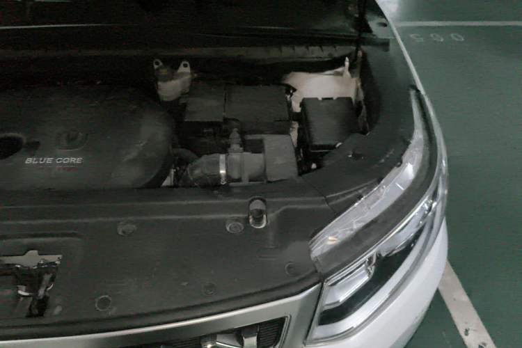 Used CHANGAN CS95 2017 2.0T Two-Wheel Drive Zhitu Edition Engine Bay Left