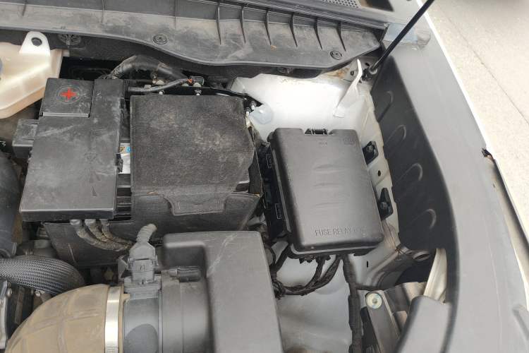 Used CHANGAN CS95 2017 2.0T Two-Wheel Drive Zhituo Edition Engine Bay Left