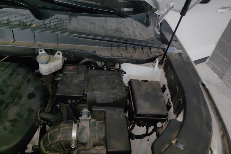 Used CHANGAN CS95 2017 2.0T Four-Wheel Drive ZhiZun Edition Engine Bay Left