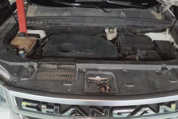 Used CHANGAN CS95 2017 2.0T Two-Wheel Drive Zhiyuan Edition Engine Bay