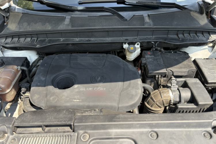 Used CHANGAN CS95 2017 2.0T Two-Wheel Drive Zhiyuan Edition Engine Bay