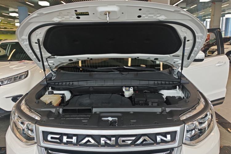 Used CHANGAN CS95 2017 2.0T Two-Wheel Drive Zhiyuan Edition Engine Bay