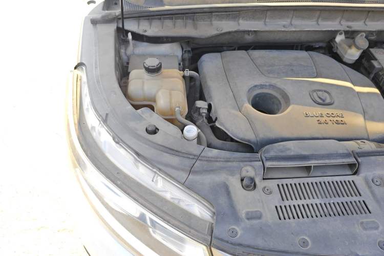 Used CHANGAN CS95 2017 2.0T Two-Wheel Drive Zhiyuan Edition Engine Bay Right