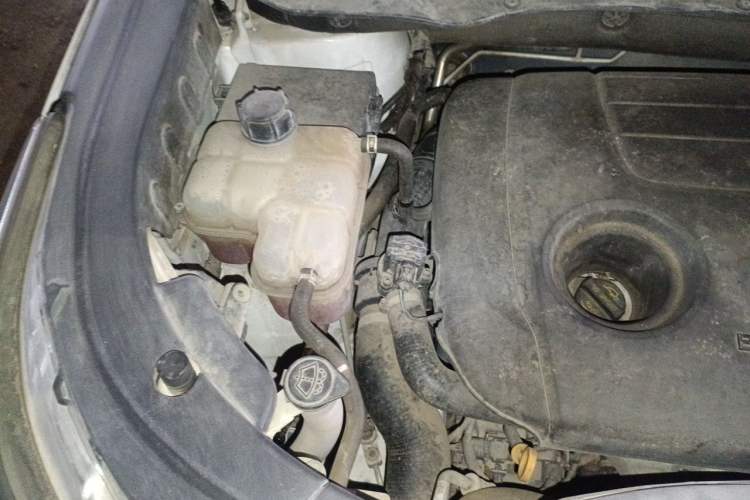 Used CHANGAN CS95 2017 2.0T Two-Wheel Drive Zhiyuan Edition Engine Bay Right
