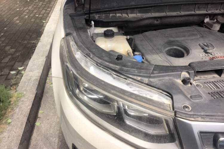Used CHANGAN CS95 2017 2.0T Two-Wheel Drive Zhiyuan Edition Engine Bay Right