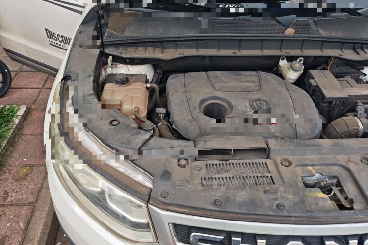 Used CHANGAN CS95 2017 2.0T Two-Wheel Drive Zhiyuan Edition Engine Bay Right