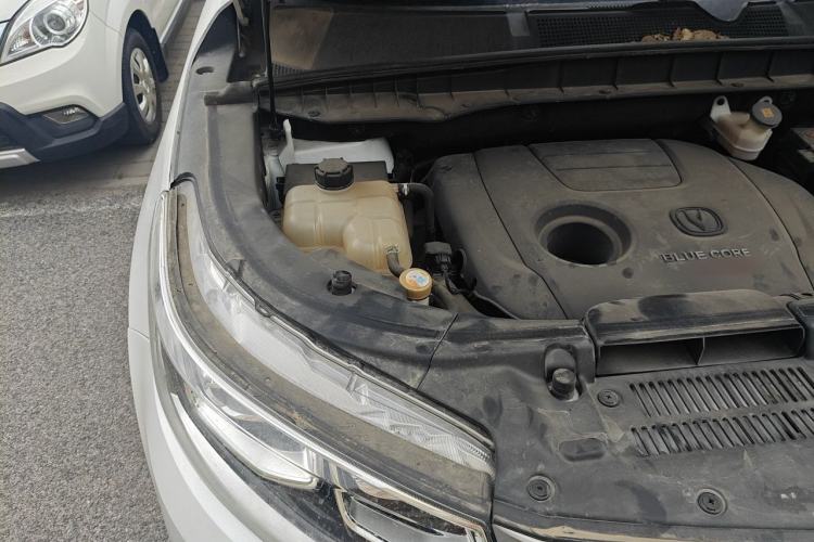 Used CHANGAN CS95 2017 2.0T Four-Wheel Drive SmartDrive Edition Engine Bay Right