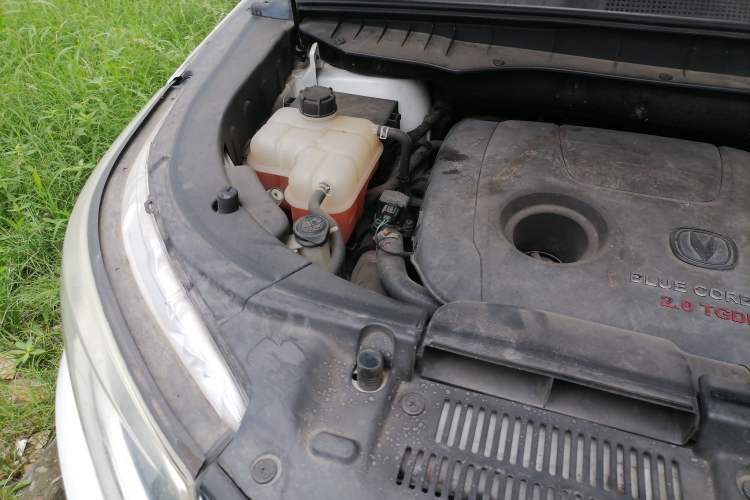 Used CHANGAN CS95 2017 2.0T Four-Wheel Drive ZhiZun Edition Engine Bay Right