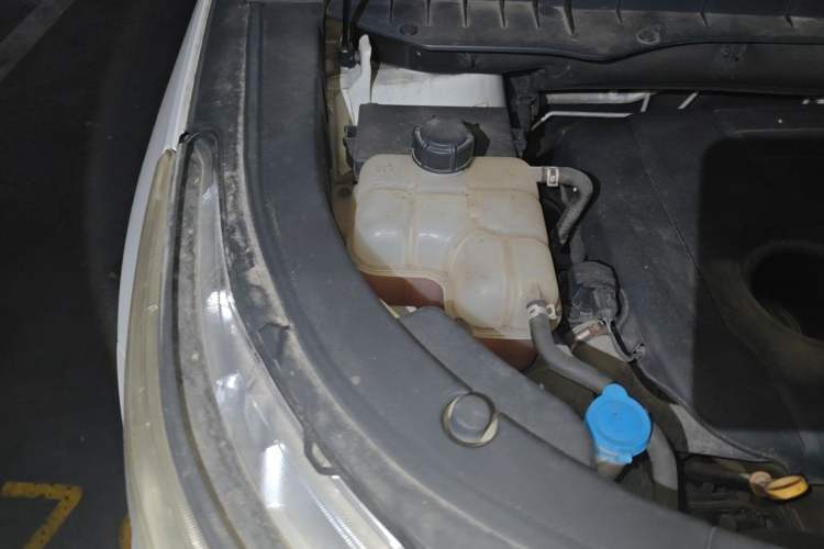 Used CHANGAN CS95 2017 2.0T Four-Wheel Drive SmartDrive Edition Engine Bay Right