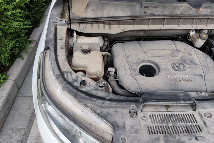 Used CHANGAN CS95 2017 2.0T Four-Wheel Drive ZhiZun Edition Engine Bay Right