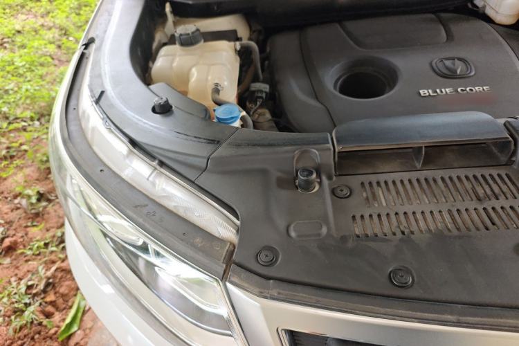 Used CHANGAN CS95 2017 2.0T Four-Wheel Drive SmartDrive Edition Engine Bay Right